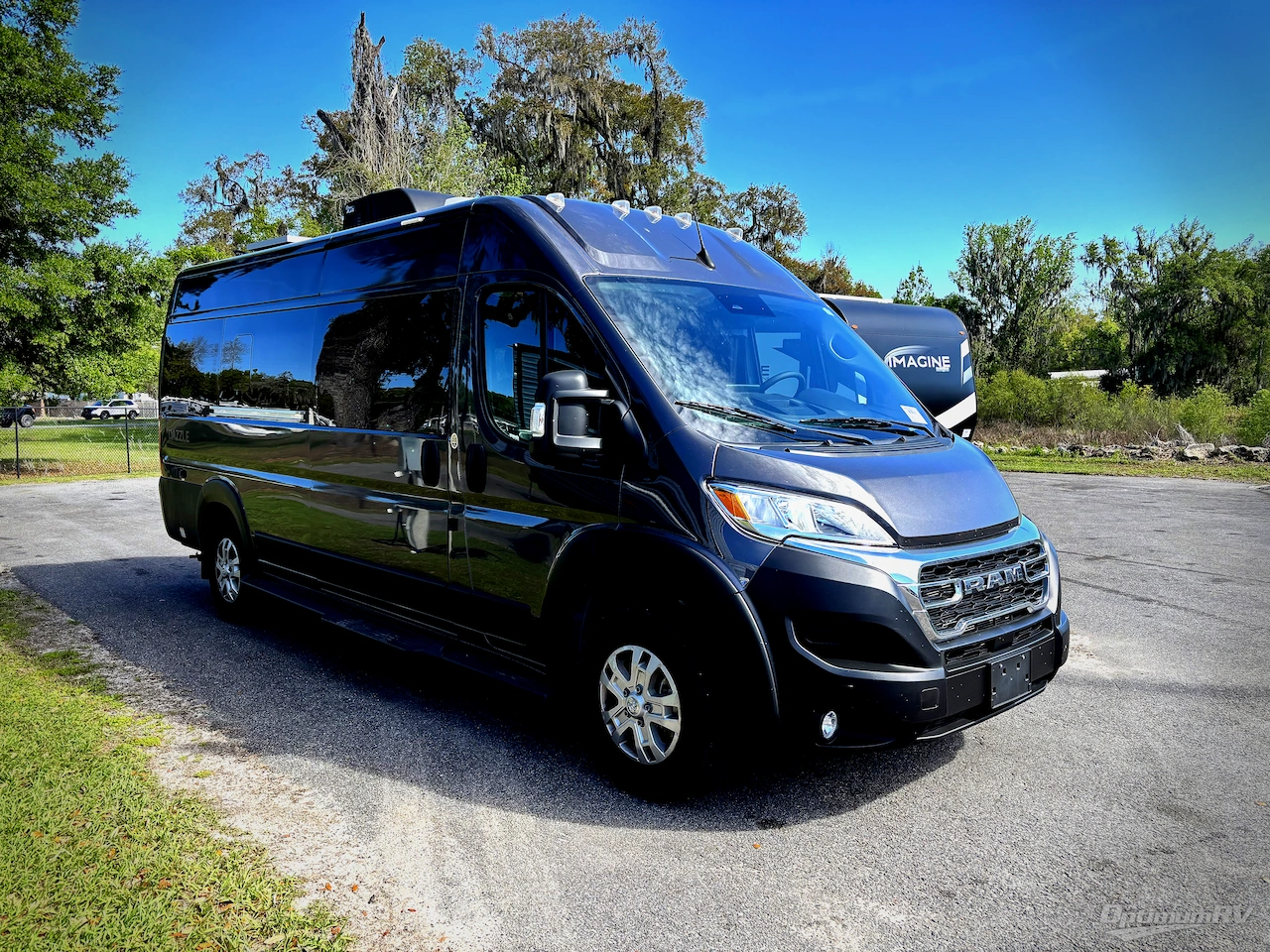 2025 Thor Dazzle 2LB Photo 1