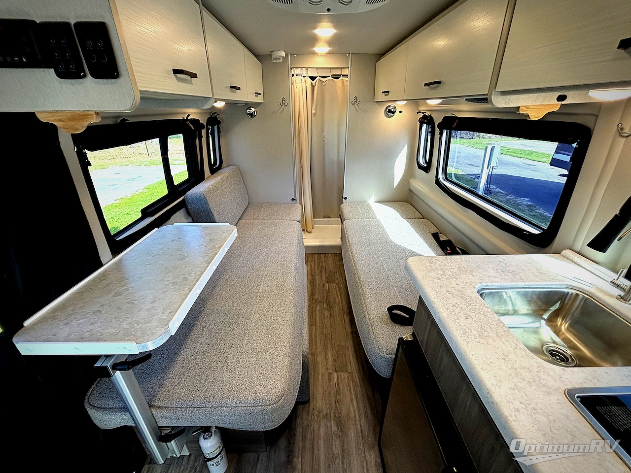 2025 Thor Dazzle 2LB Photo 4