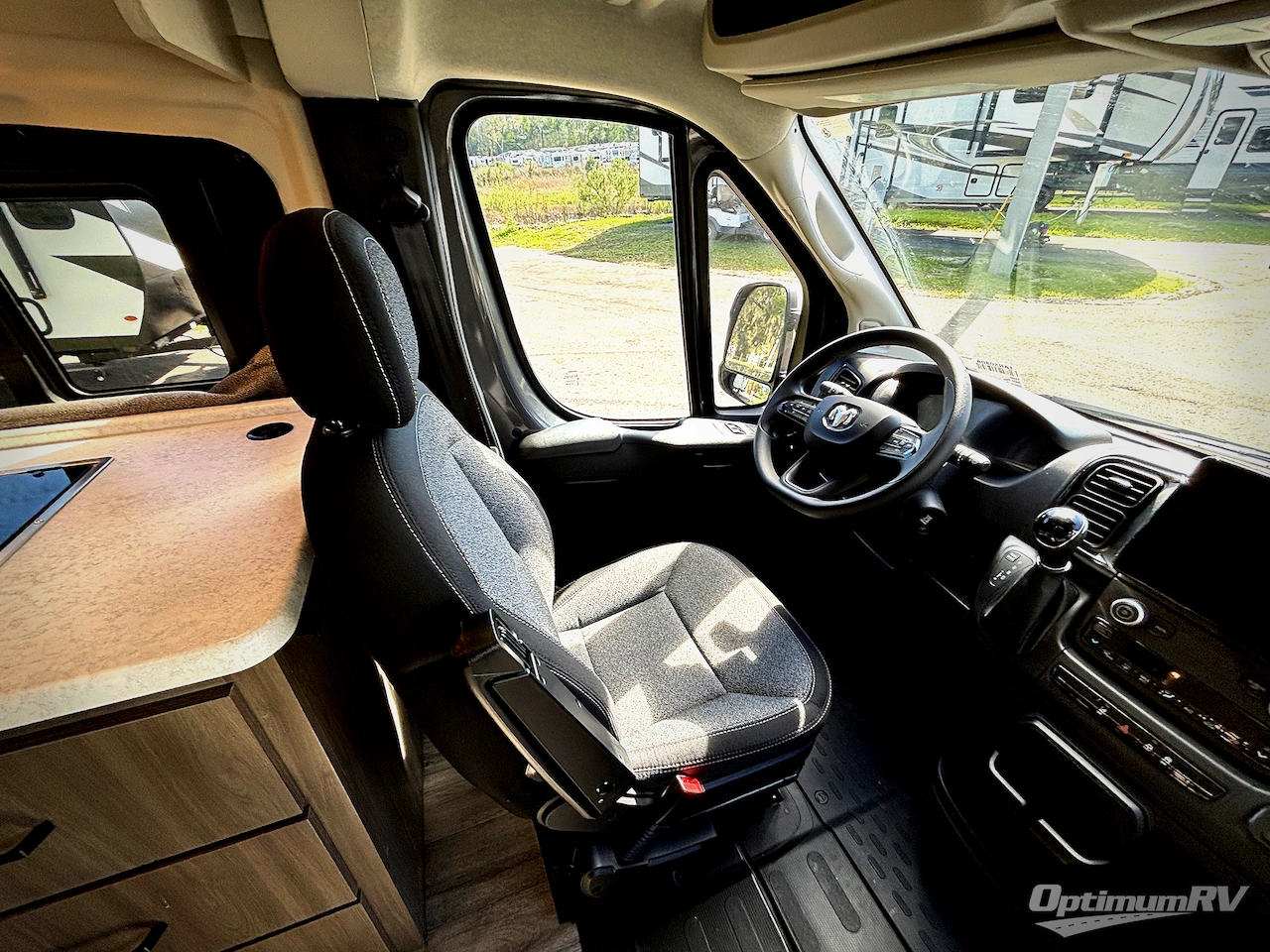 2025 Thor Dazzle 2LB Photo 7