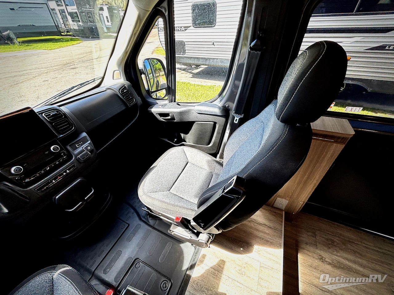 2025 Thor Dazzle 2LB Photo 9