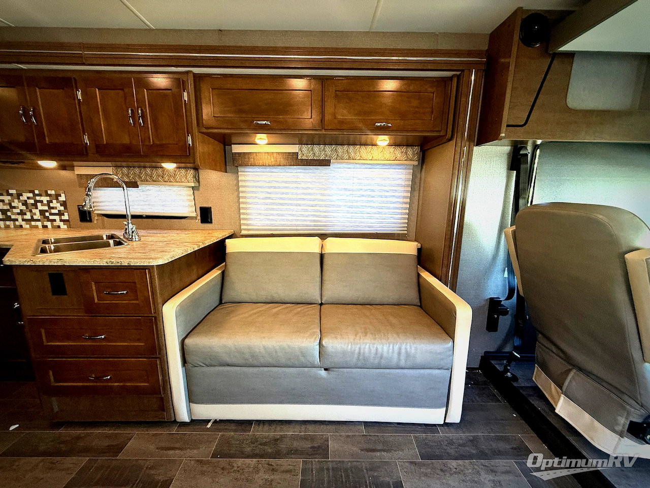 2018 Winnebago Intent 29L Photo 6