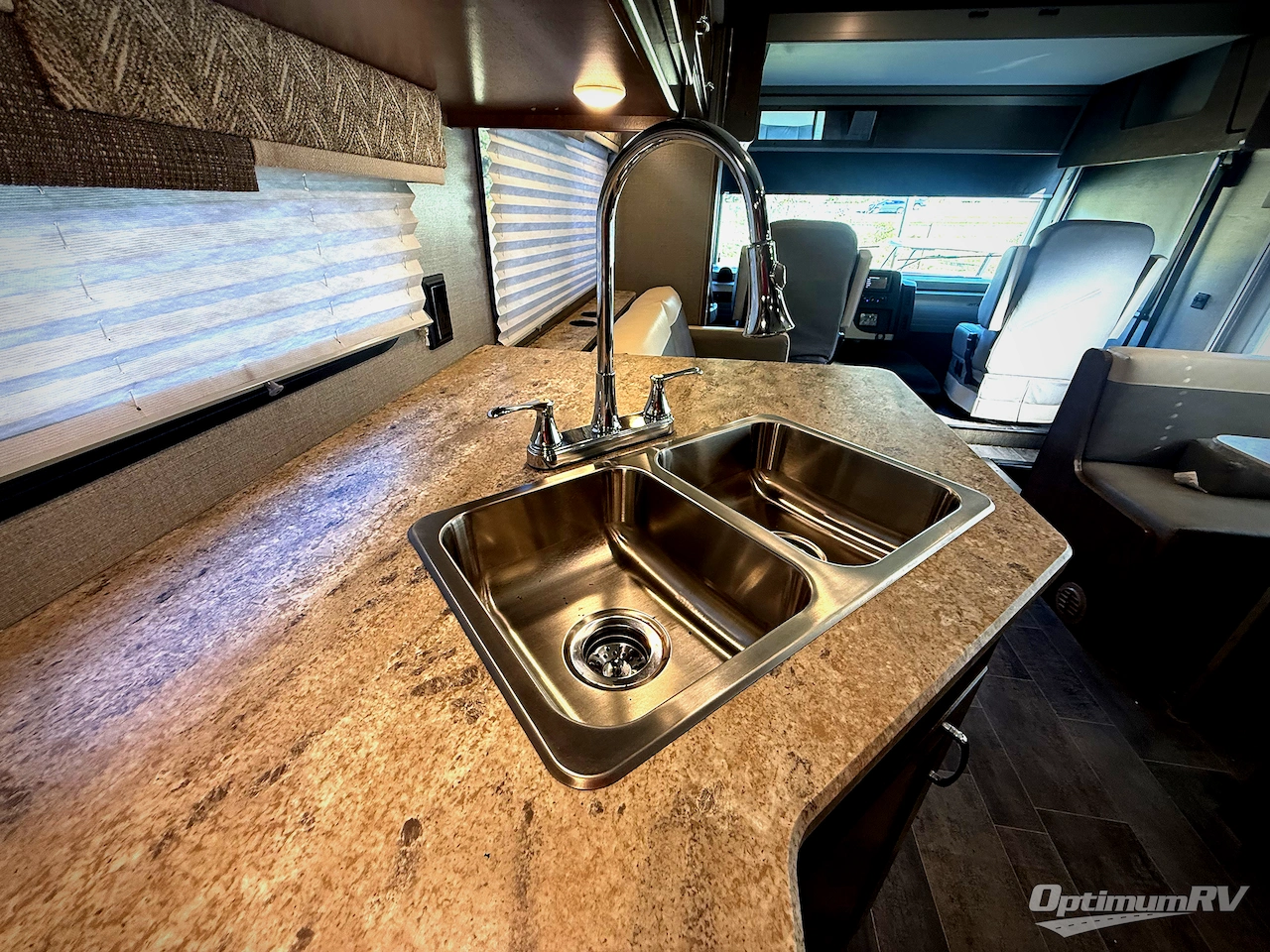 2018 Winnebago Intent 29L Photo 9