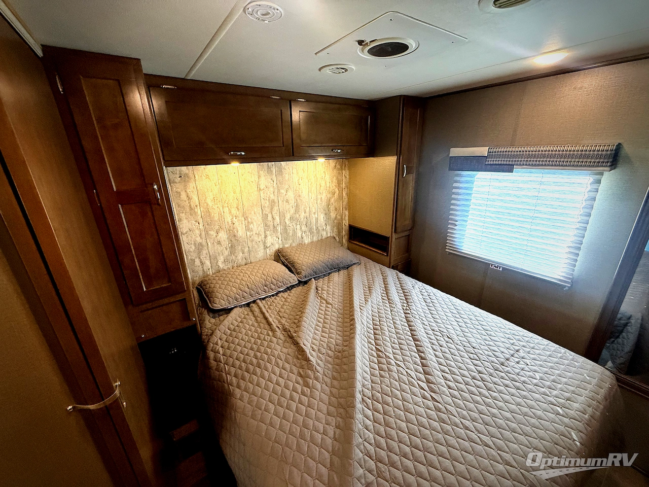 2018 Winnebago Intent 29L Photo 16