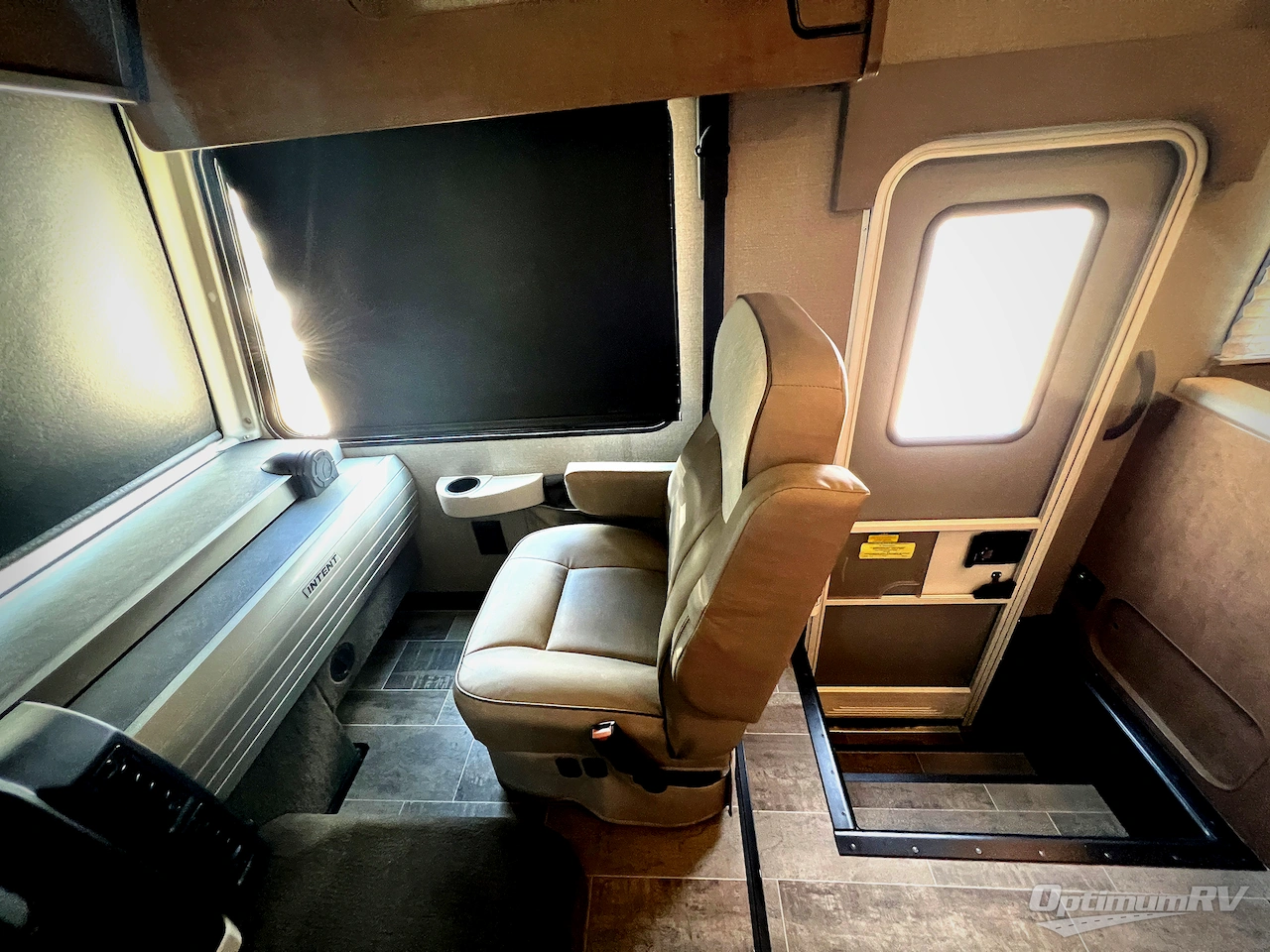 2019 Winnebago Intent 29L Photo 9