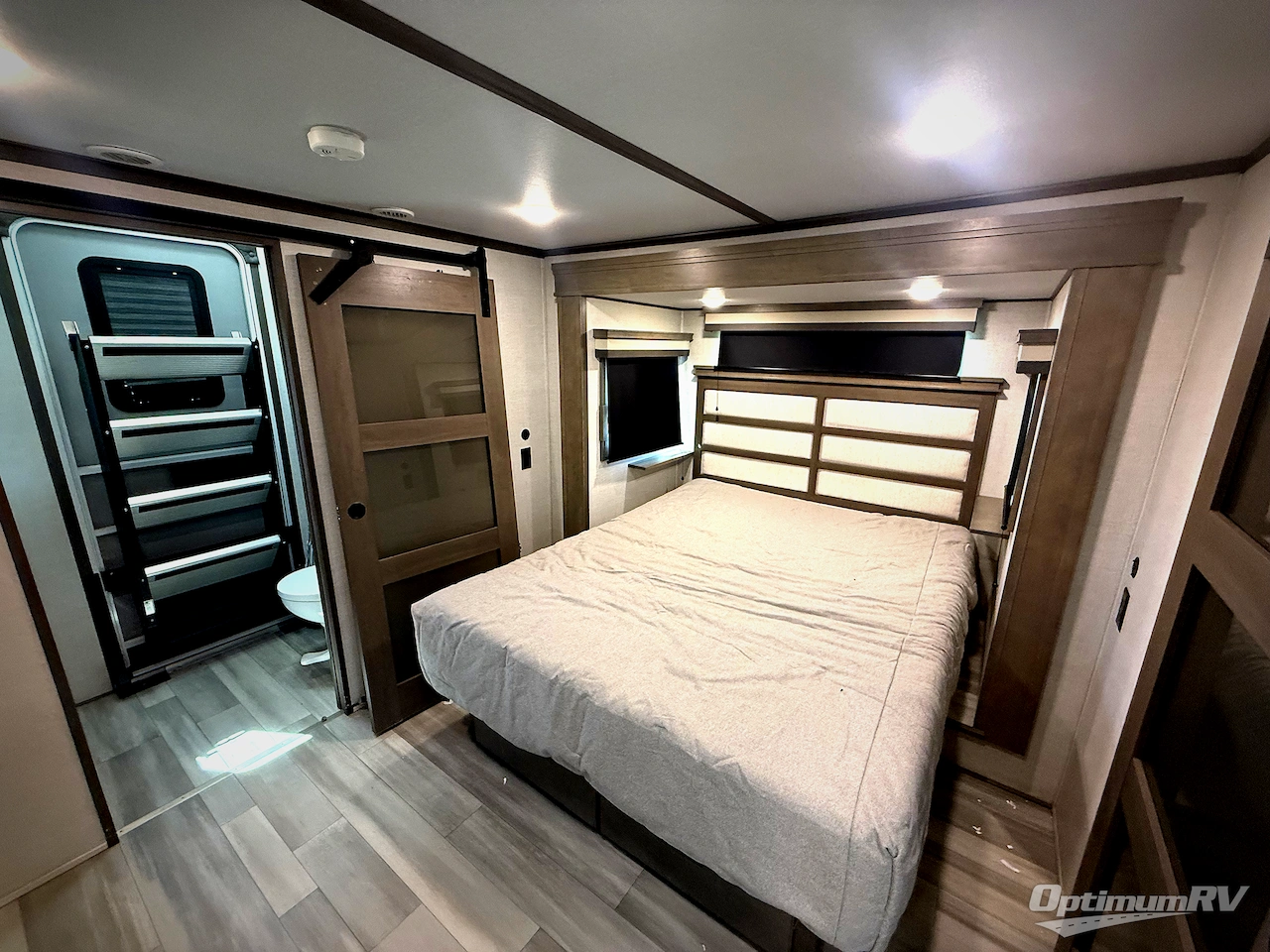 2023 Grand Design Solitude 391DL Photo 14