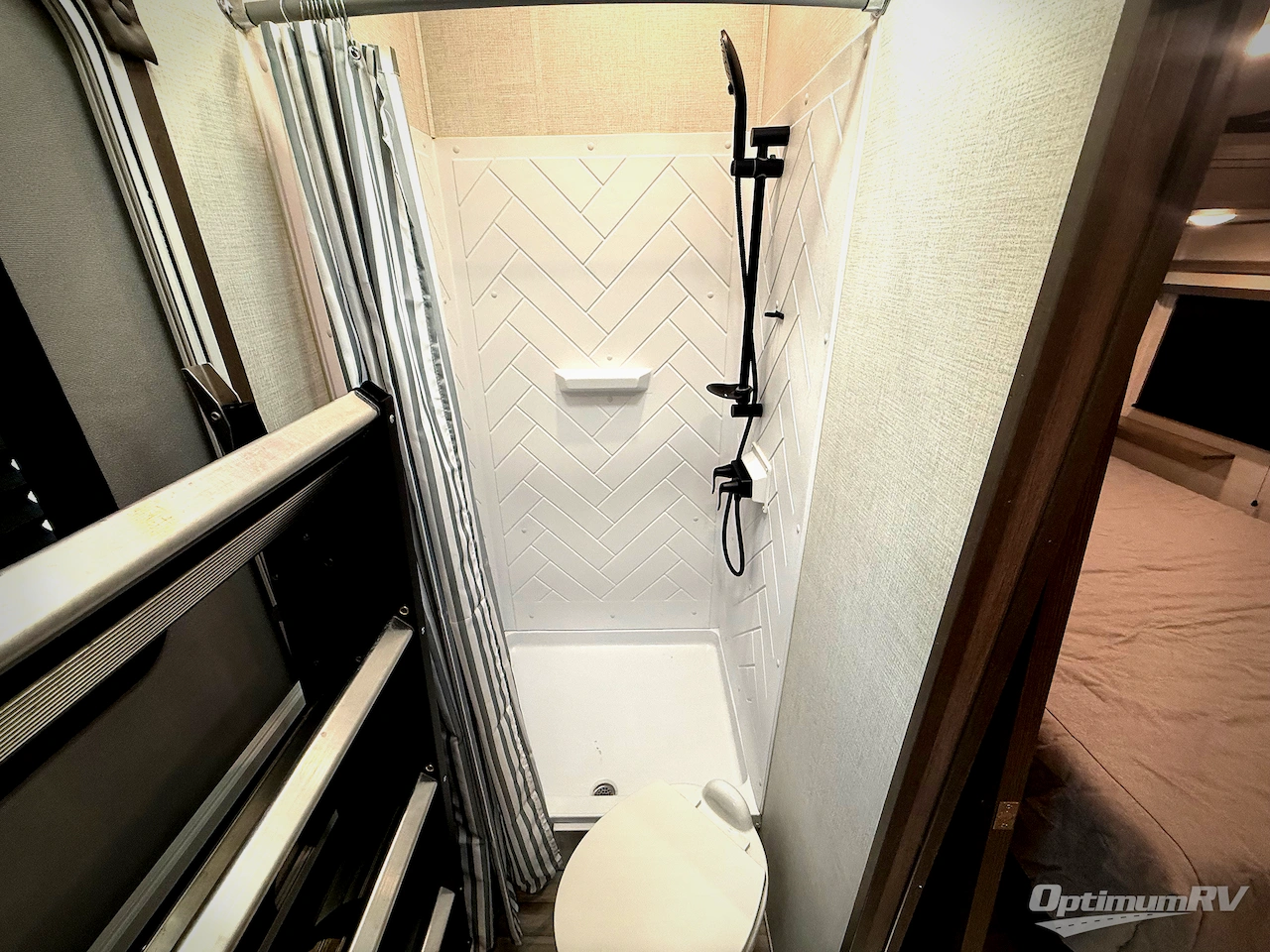 2023 Grand Design Solitude 391DL Photo 17