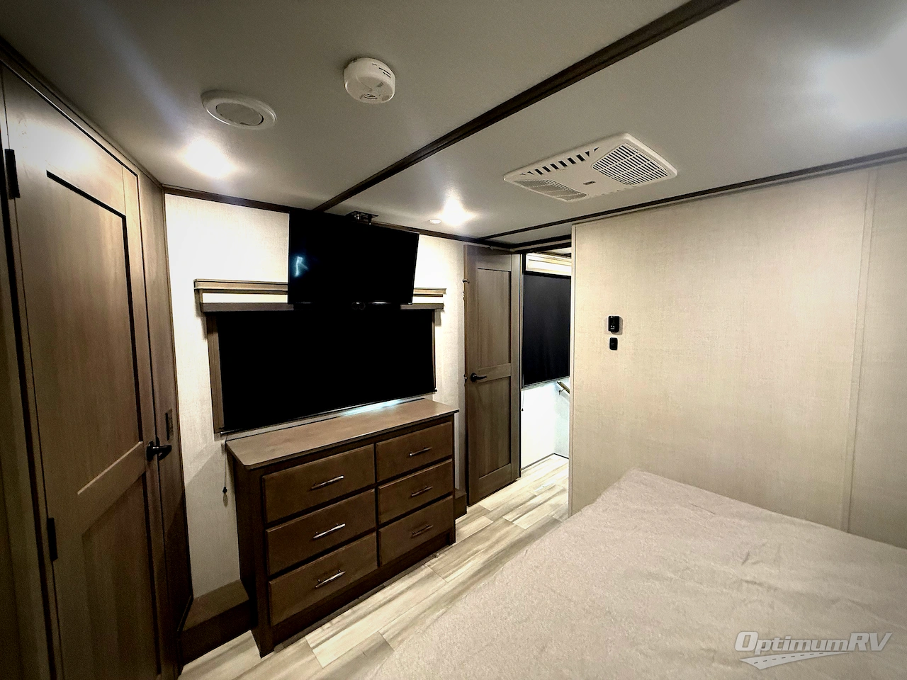 2023 Grand Design Solitude 391DL Photo 21