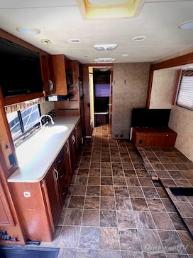 2013 Thor ACE 30.1 RV Photo 3