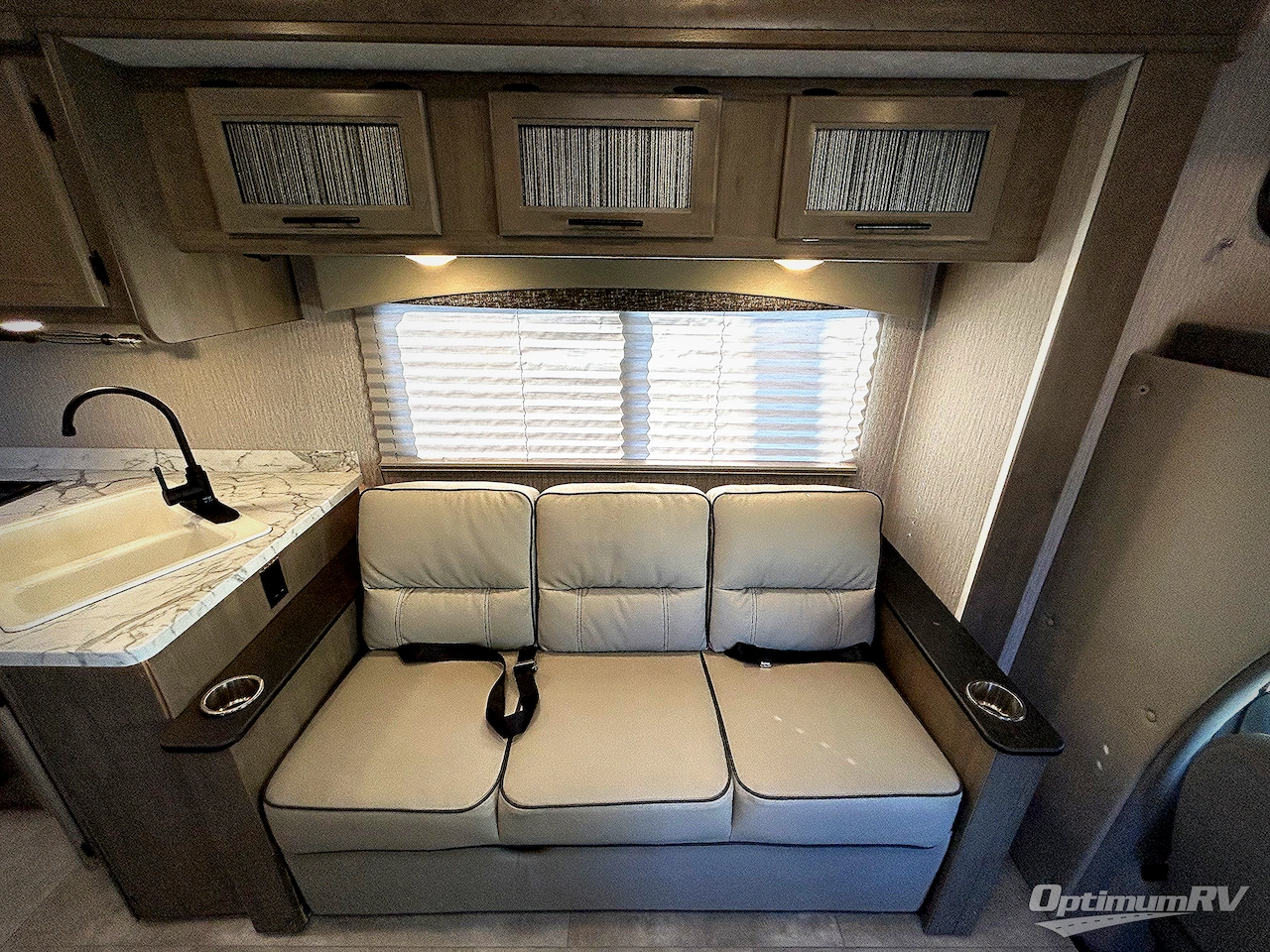 2023 Coachmen Freelander 31FS Photo 12