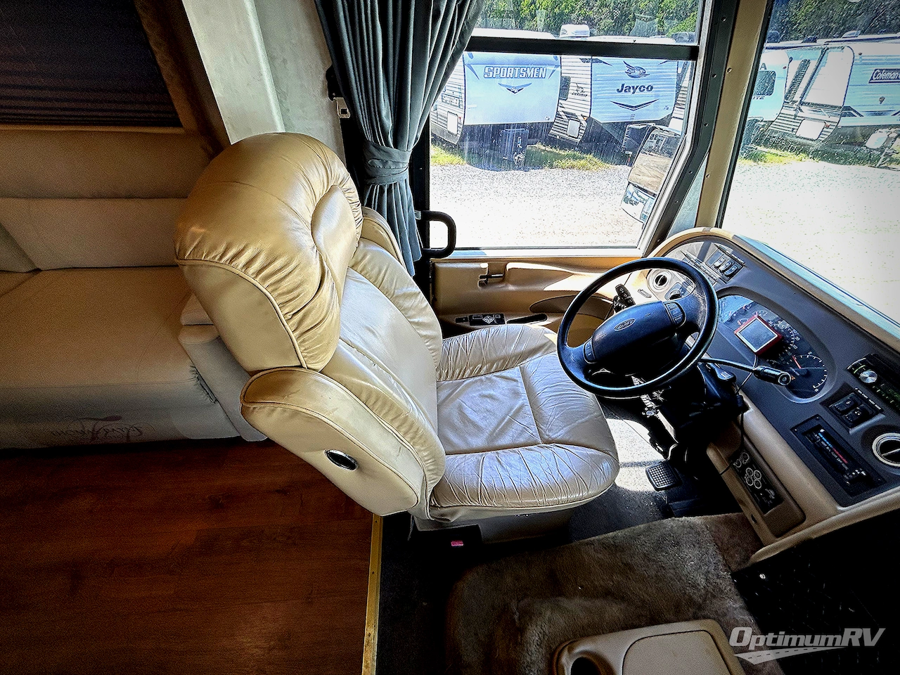 1999 Fleetwood Pace Arrow 36Z Photo 7
