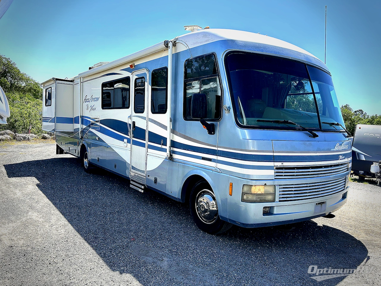 1999 Fleetwood Pace Arrow 36Z Photo 1
