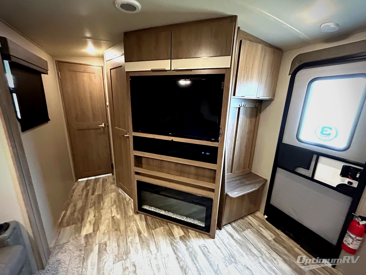 2021 Grand Design Imagine 3250BH Photo 11