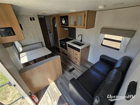 2022 Prime Time Avenger 26BK RV Photo 3
