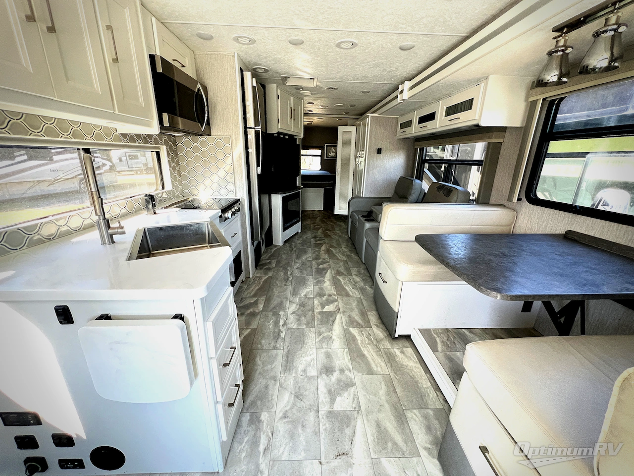 2021 Coachmen Encore 325SS Photo 4