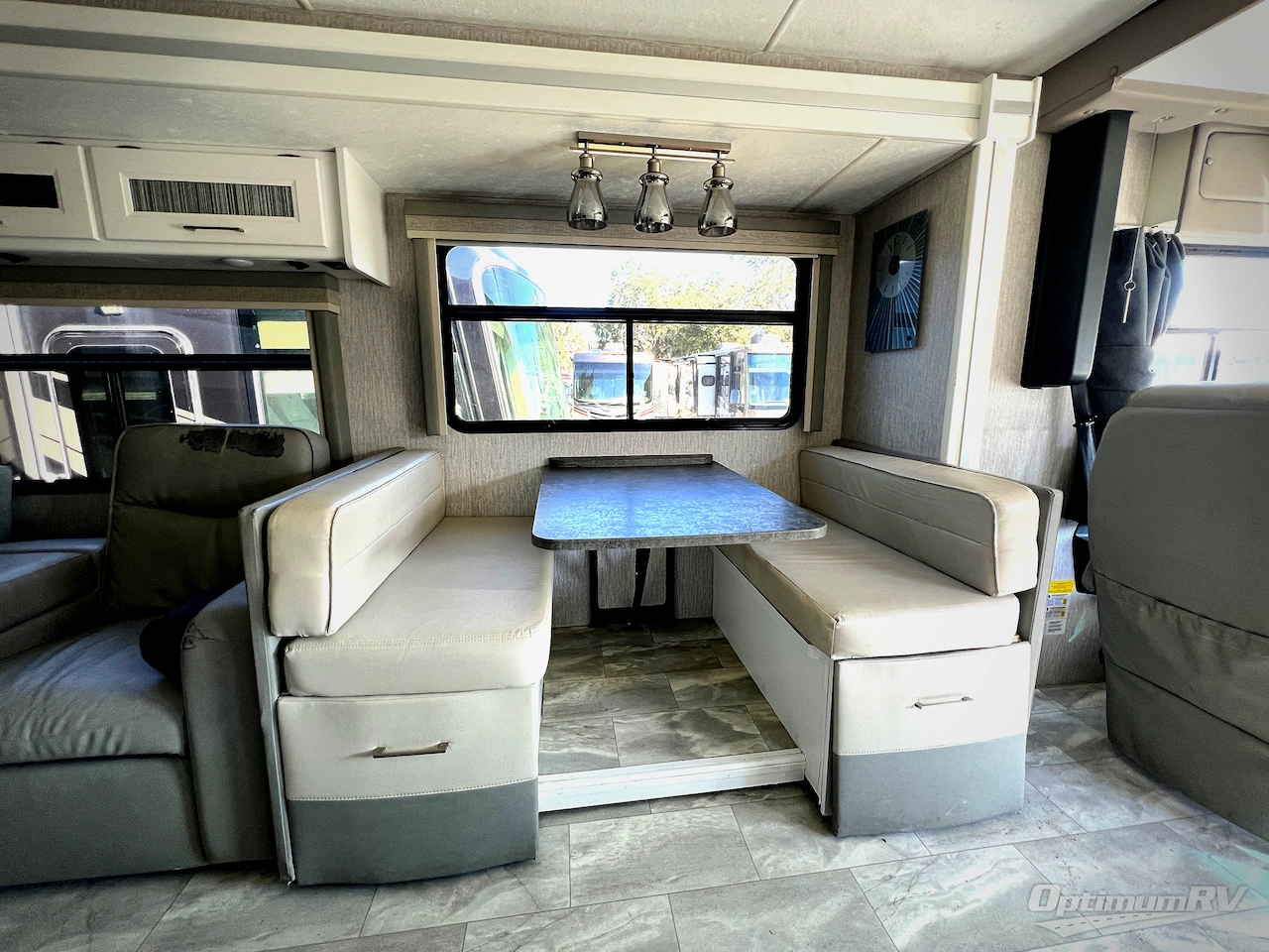 2021 Coachmen Encore 325SS Photo 8