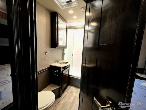 2021 Fleetwood Flair 28A RV Photo 4