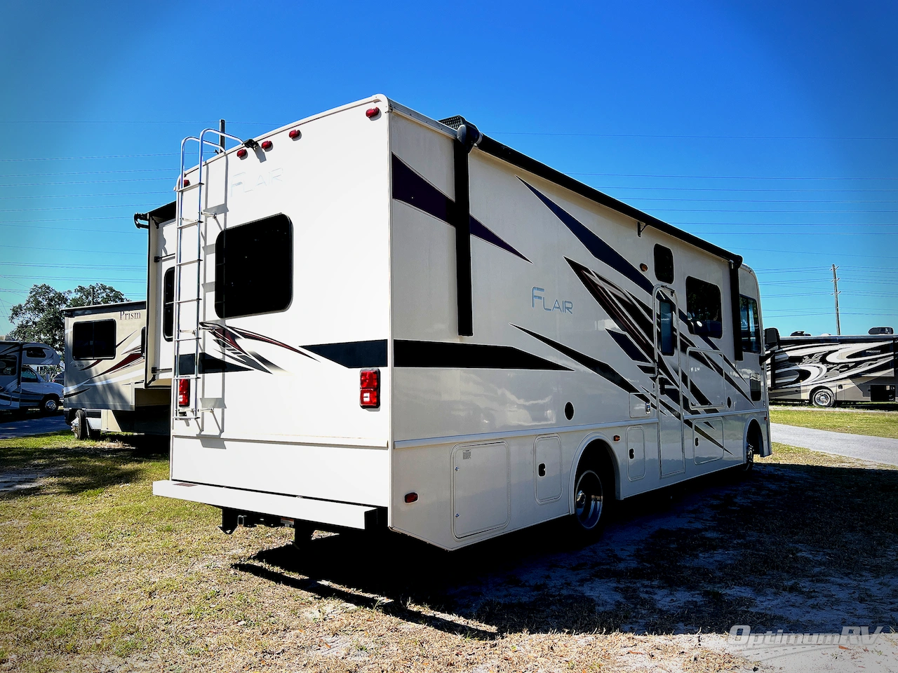 2021 Fleetwood Flair 28A Photo 3