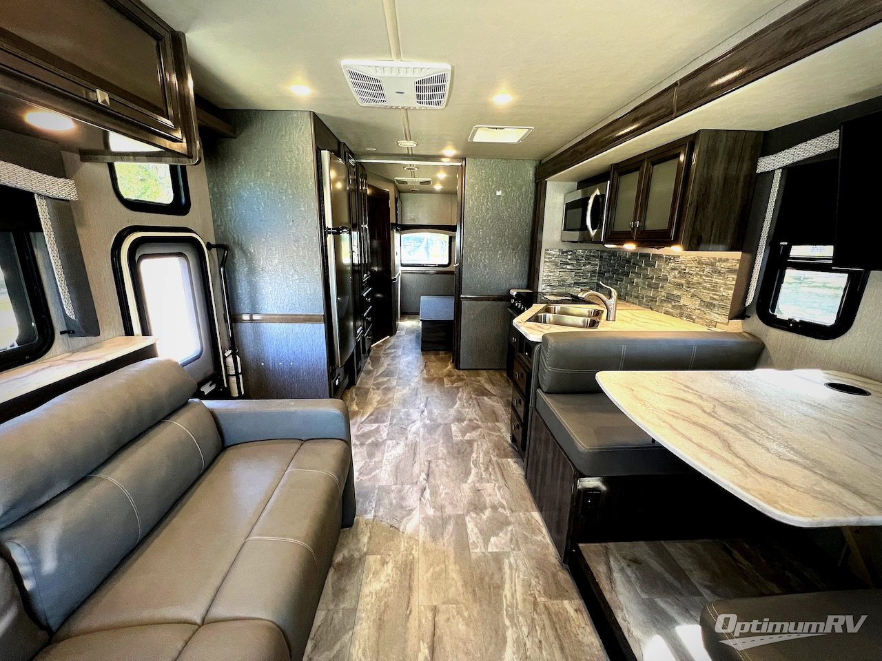 2021 Fleetwood Flair 28A Photo 4