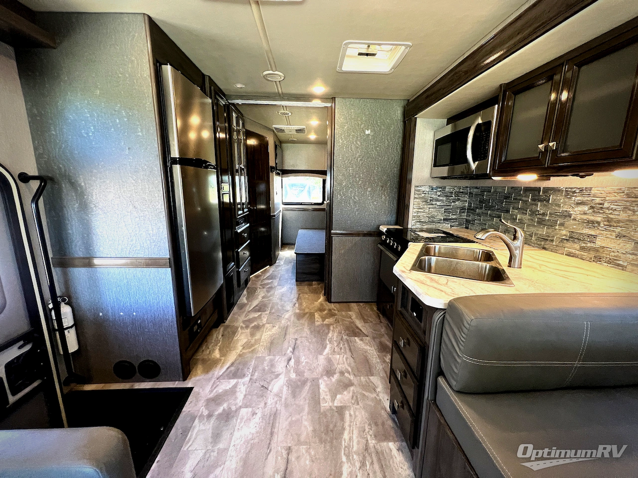 2021 Fleetwood Flair 28A Photo 10