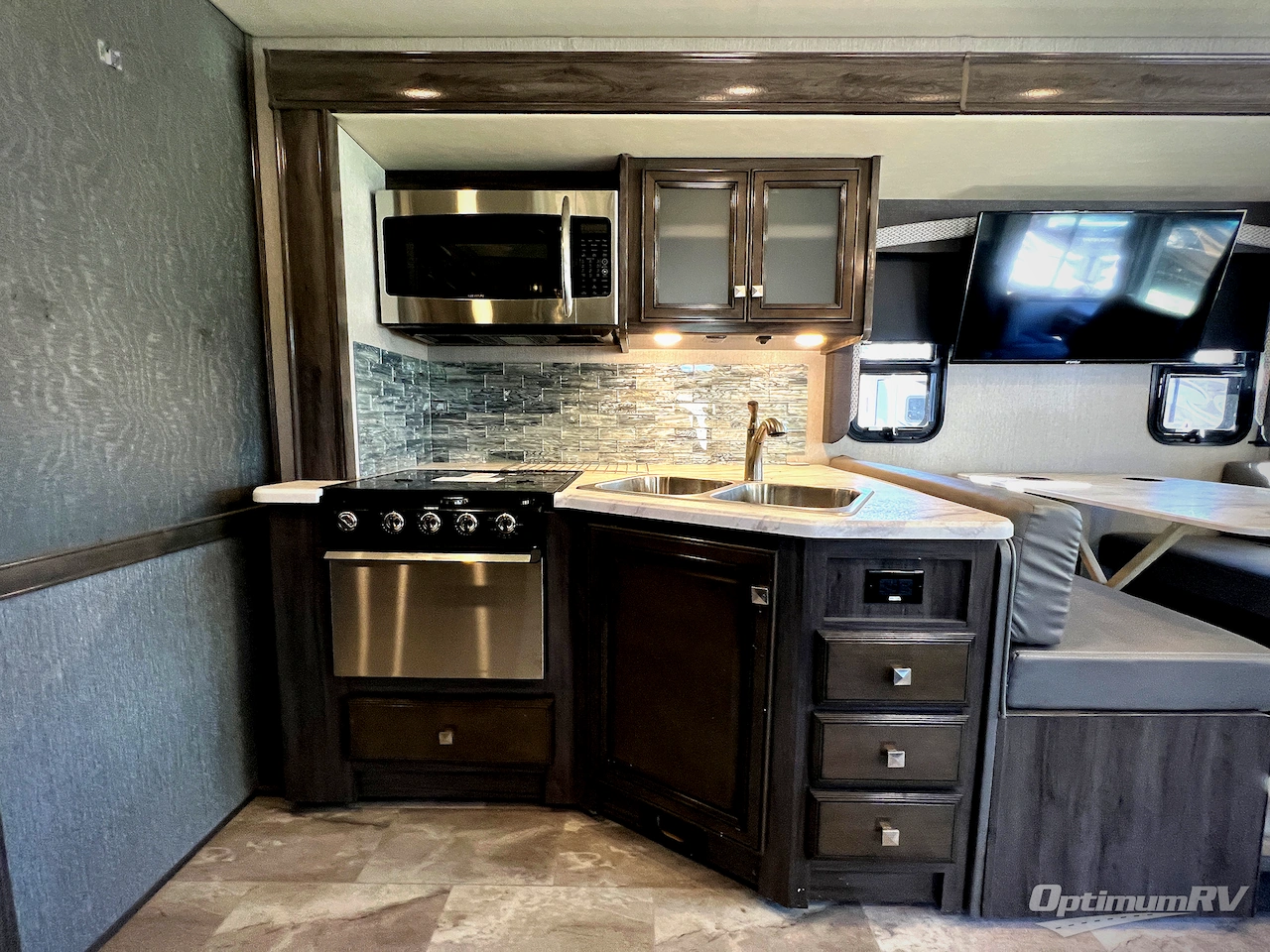 2021 Fleetwood Flair 28A Photo 11
