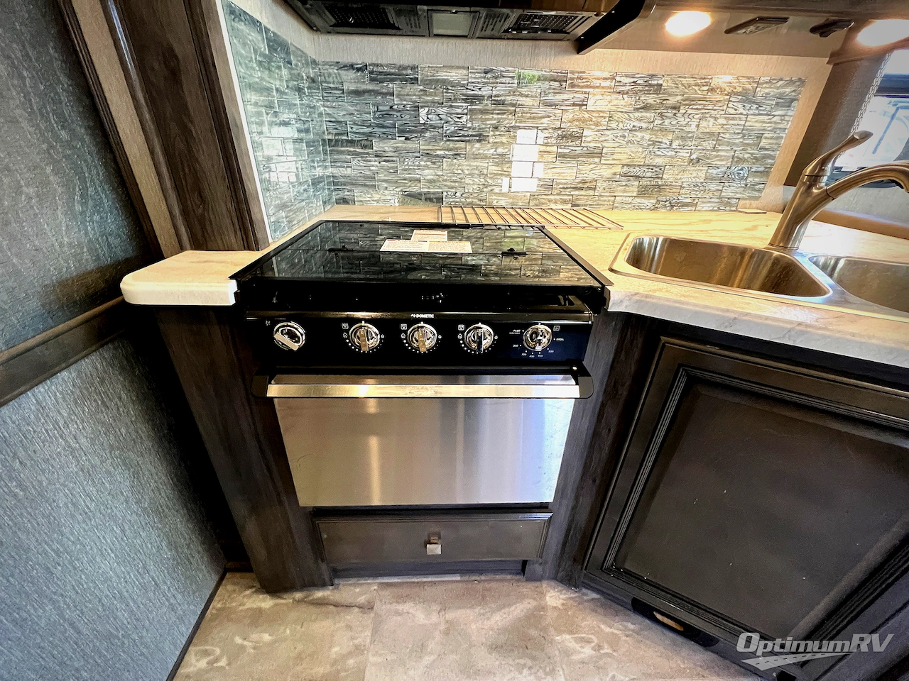 2021 Fleetwood Flair 28A Photo 13