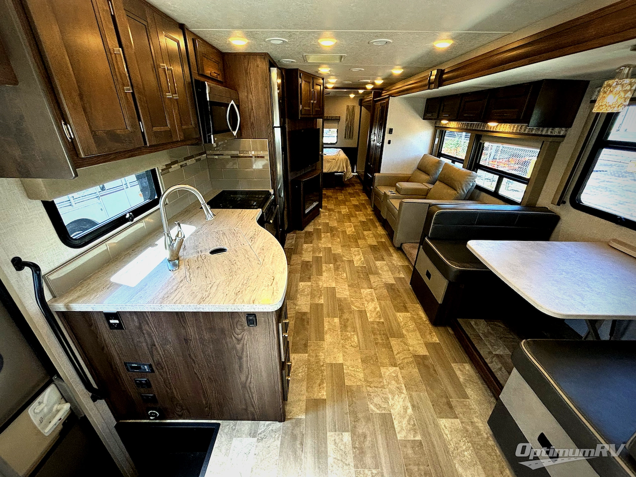 2021 Coachmen Mirada 32SS Photo 6