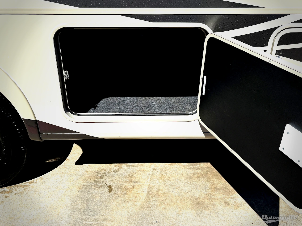 2021 Coachmen Mirada 32SS Photo 16