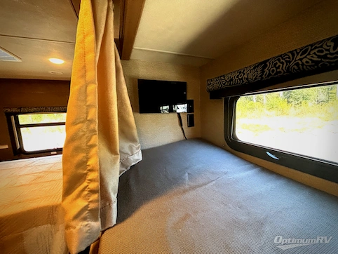 2018 Thor ACE 30.2 RV Photo 3