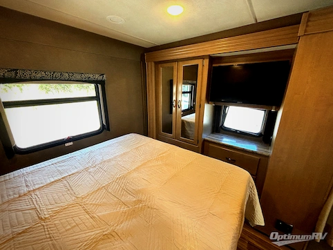 2018 Thor ACE 30.2 RV Photo 4