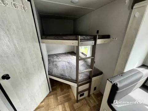 2022 Shasta Shasta 26BH RV Photo 4