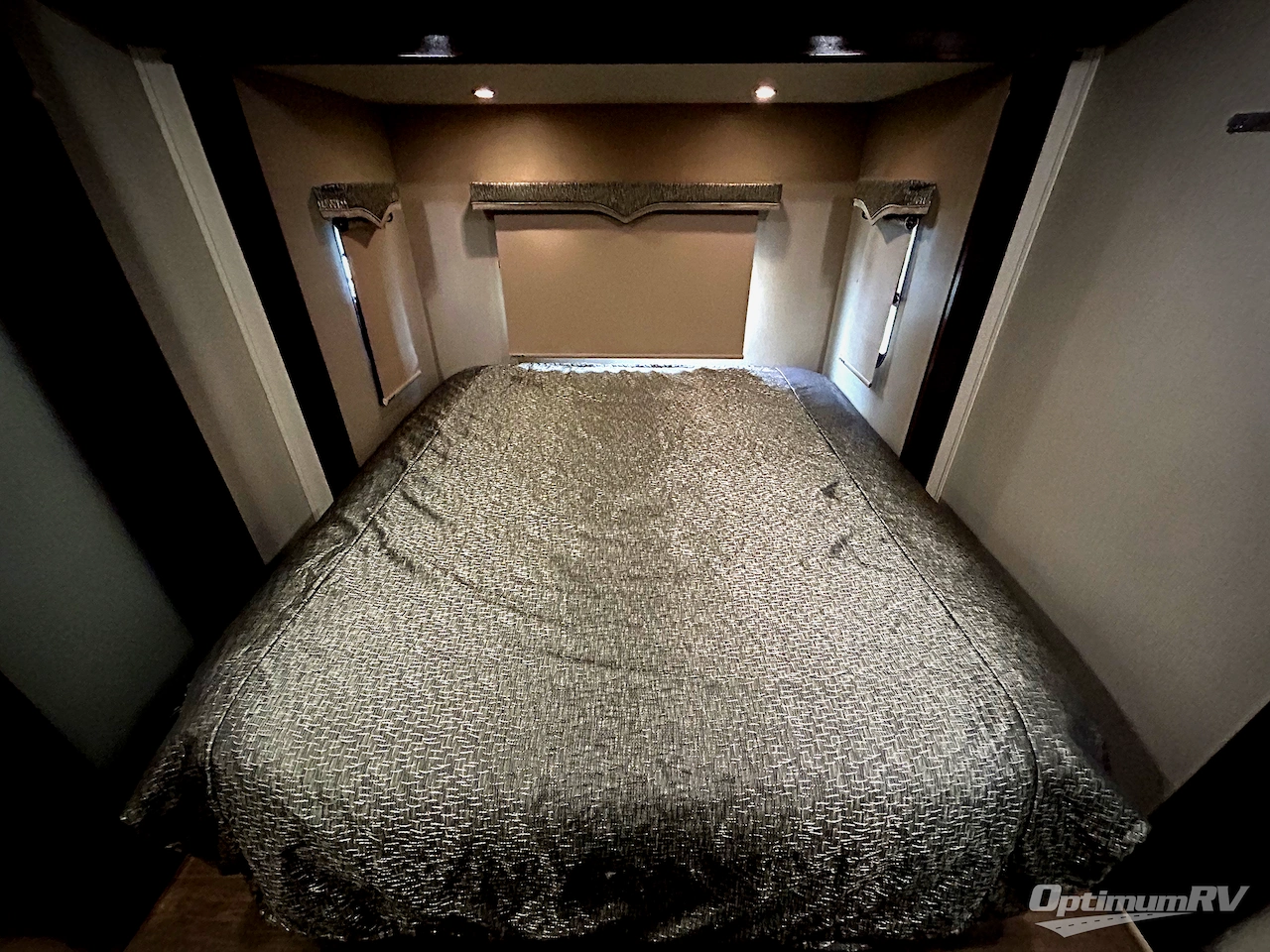 2019 Forest River Georgetown XL 369DS Photo 16