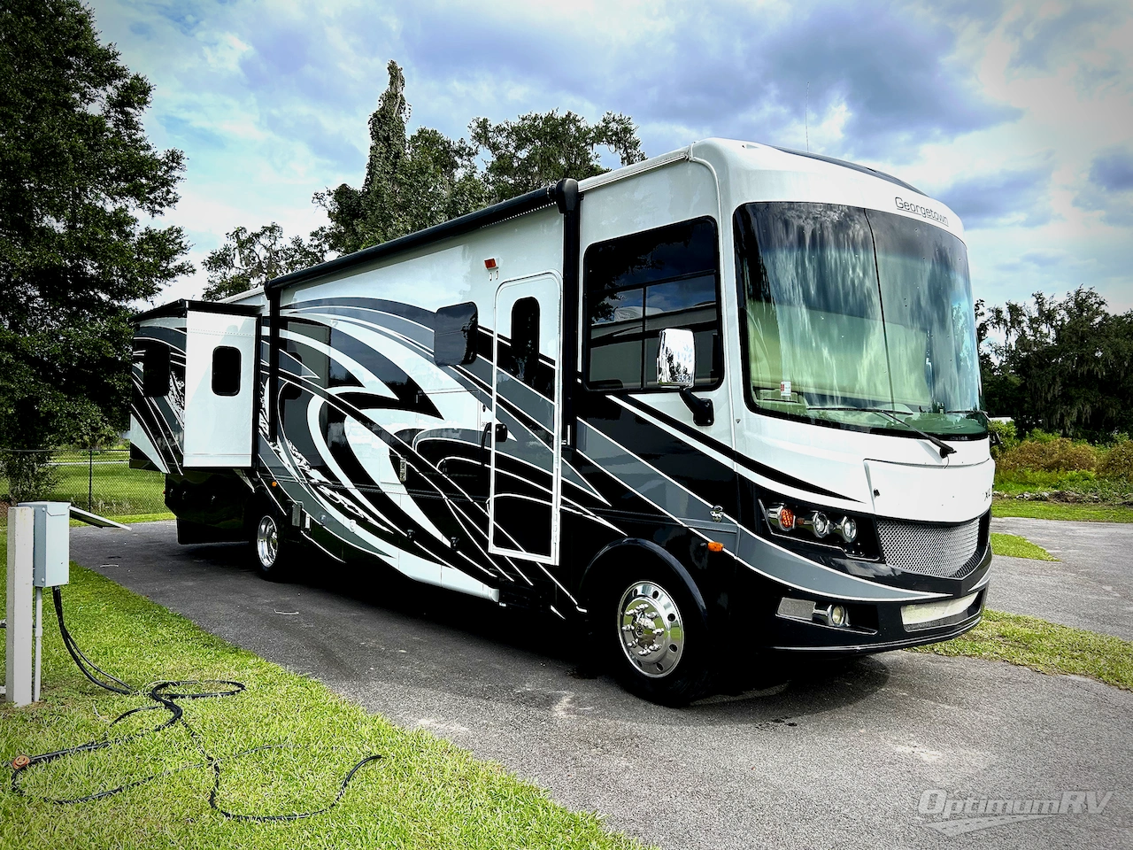 2019 Forest River Georgetown XL 369DS Photo 1