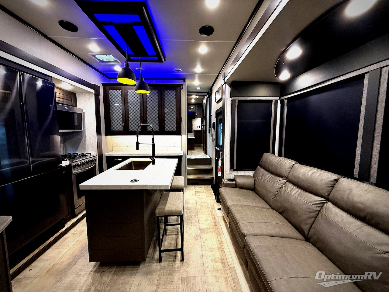 2021 Grand Design Momentum M-Class 351M Photo 5