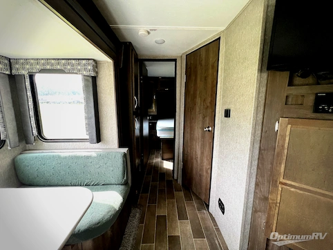 2019 Dutchmen Coleman Light 2605RL RV Photo 4