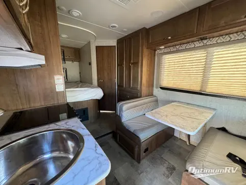 2020 Gulf Stream Conquest Class C 6237LE RV Photo 2