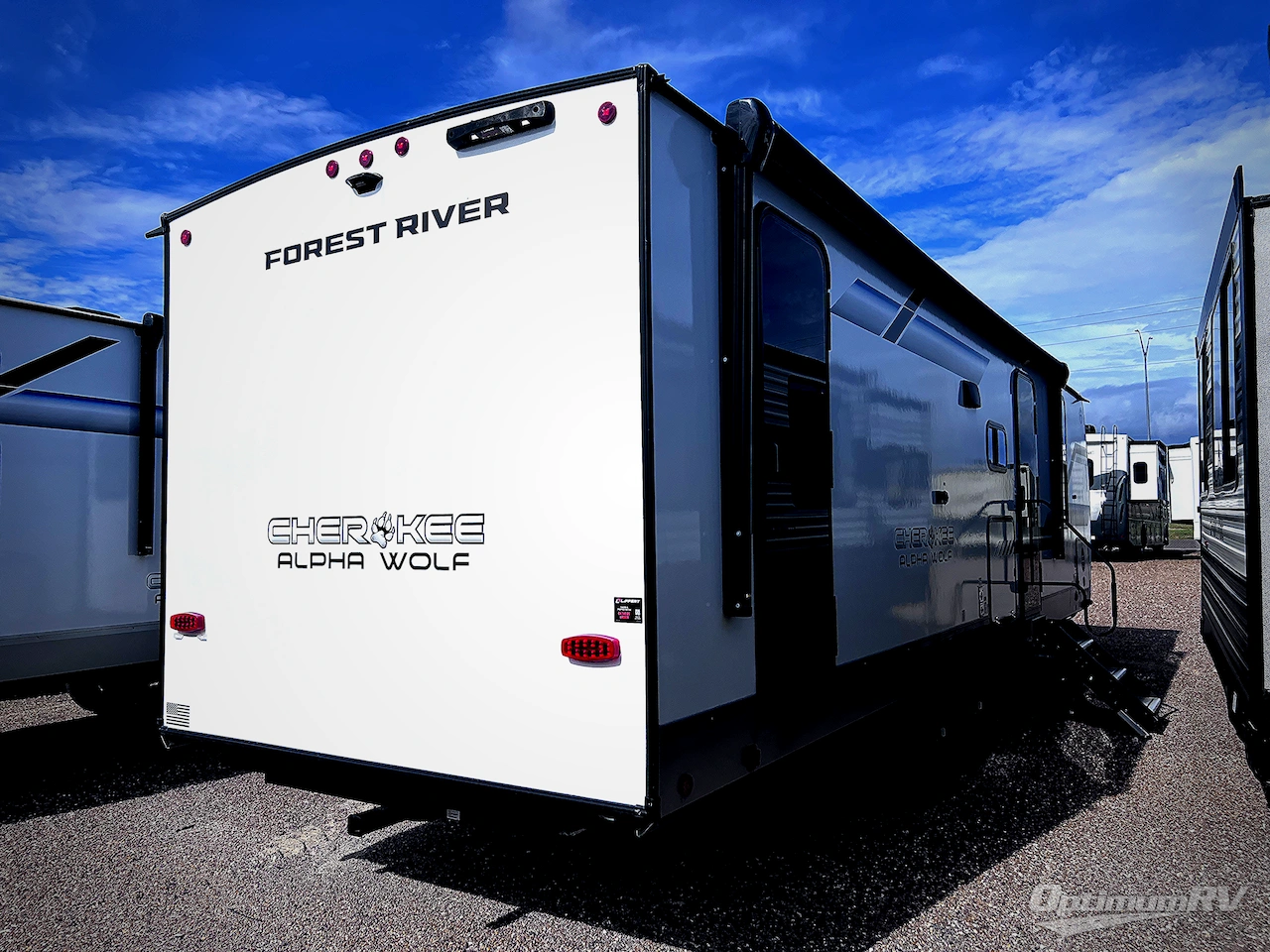 2025 Forest River Cherokee Alpha Wolf 26DBH-L Photo 2