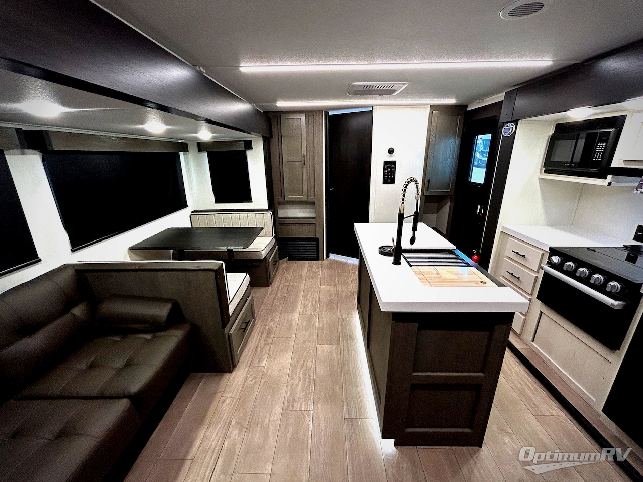 2026 Forest River Cherokee Alpha Wolf 33BH Photo 5