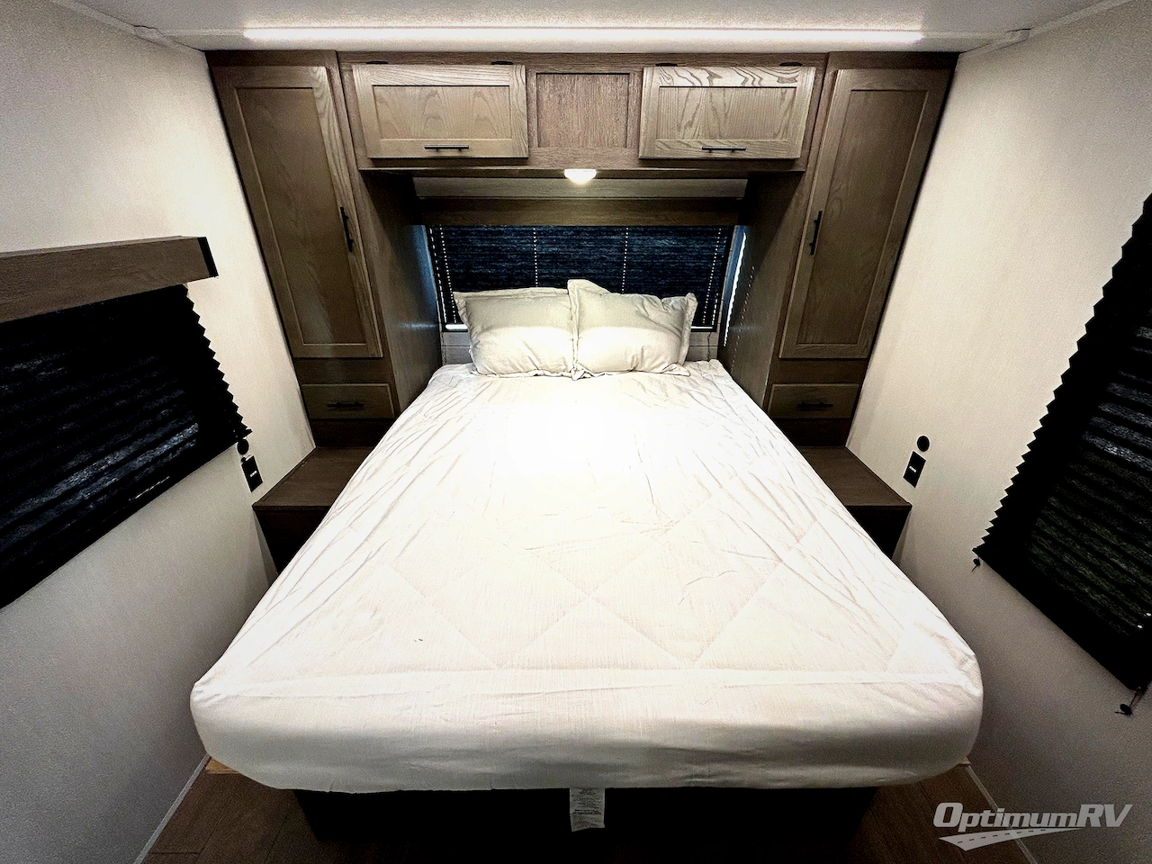 2026 Forest River Cherokee Alpha Wolf 33BH Photo 7