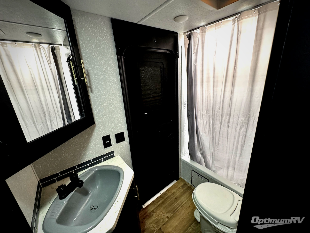 2022 Forest River Cherokee Grey Wolf 26DBH Photo 9