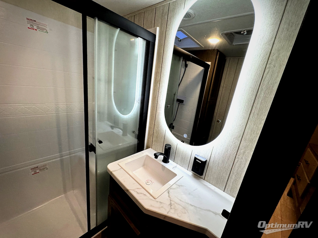 2026 Forest River Cherokee Arctic Wolf 38DST Photo 13