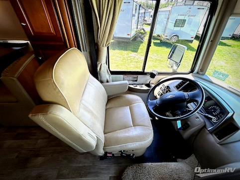 2017 Winnebago Vista LX 35F RV Photo 2
