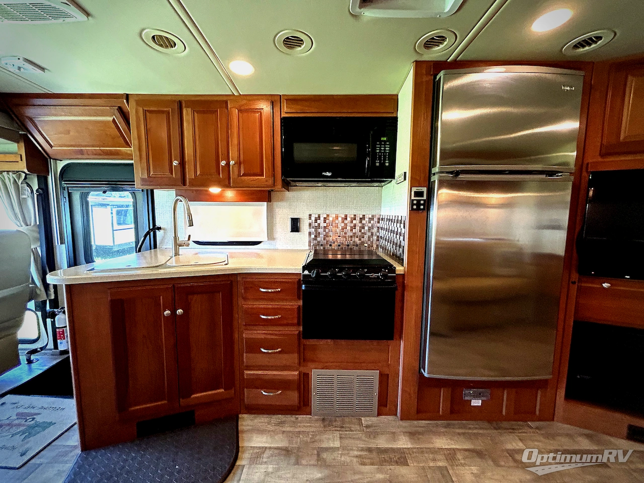 2017 Winnebago Vista LX 35F Photo 6