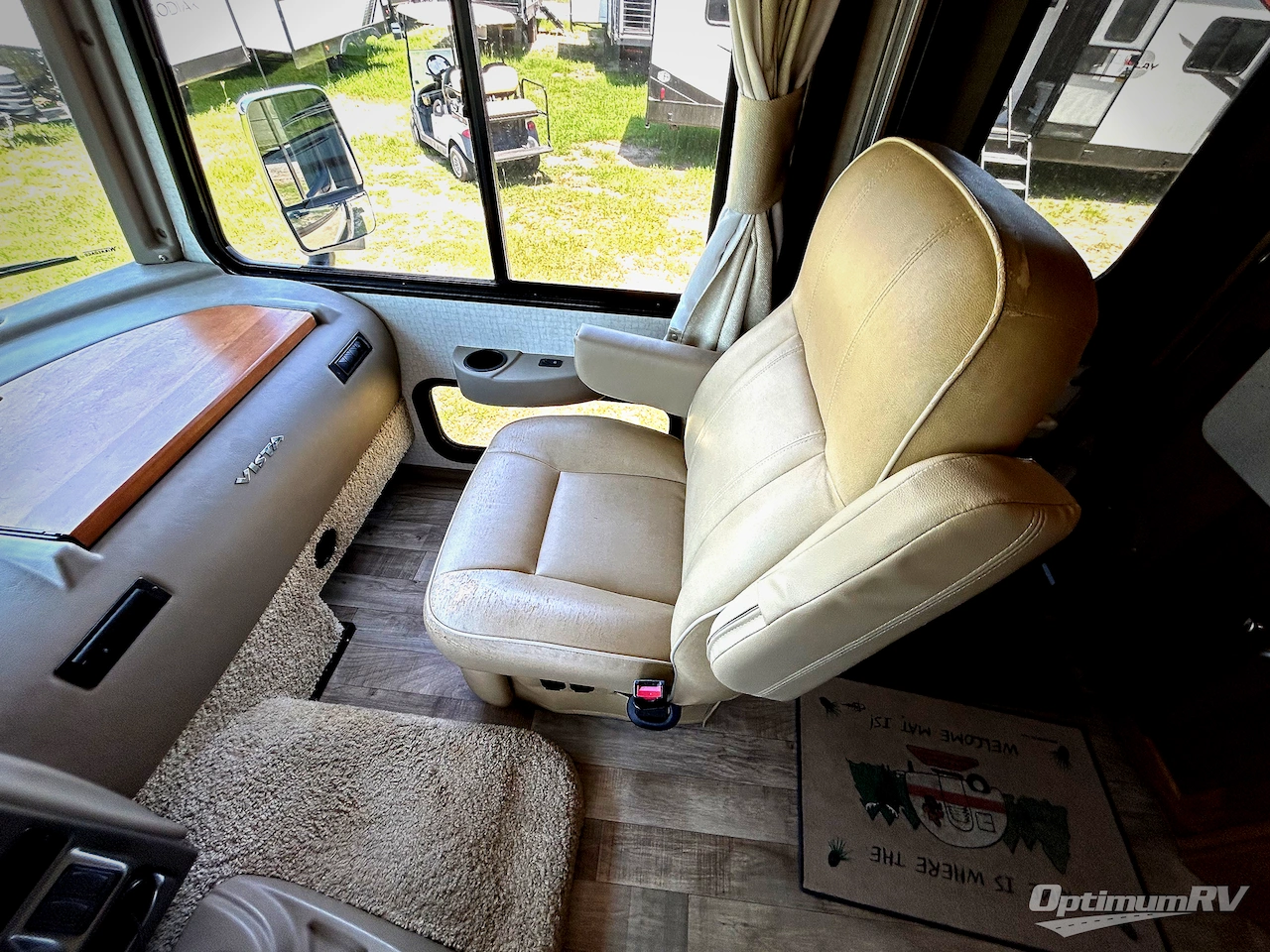 2017 Winnebago Vista LX 35F Photo 9