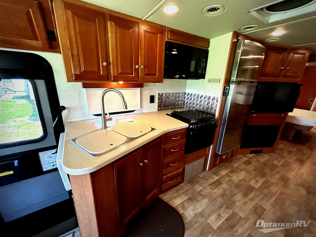 2017 Winnebago Vista LX 35F Photo 10