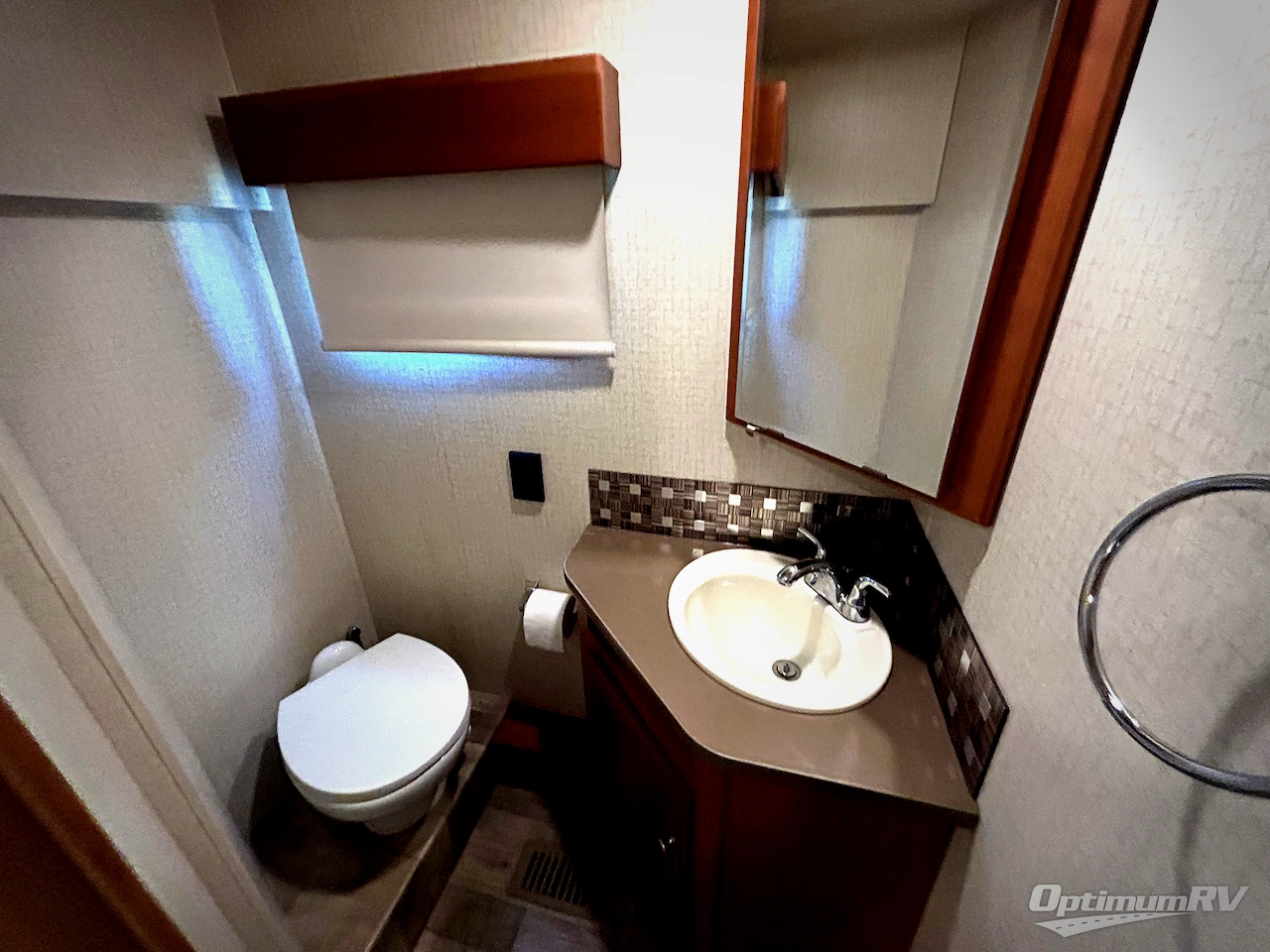2017 Winnebago Vista LX 35F Photo 14