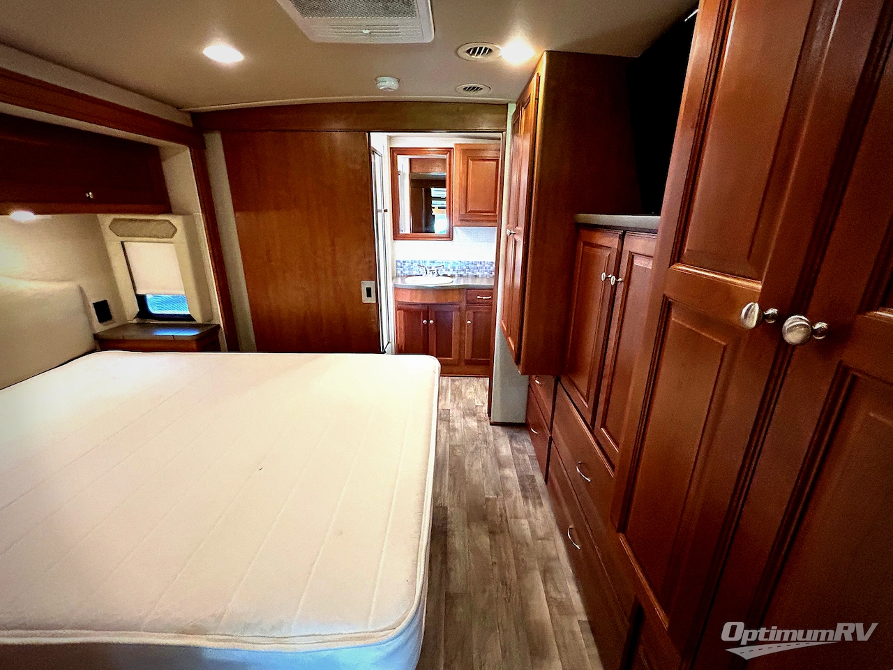 2017 Winnebago Vista LX 35F Photo 15