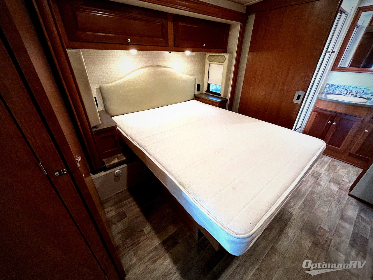 2017 Winnebago Vista LX 35F Photo 16