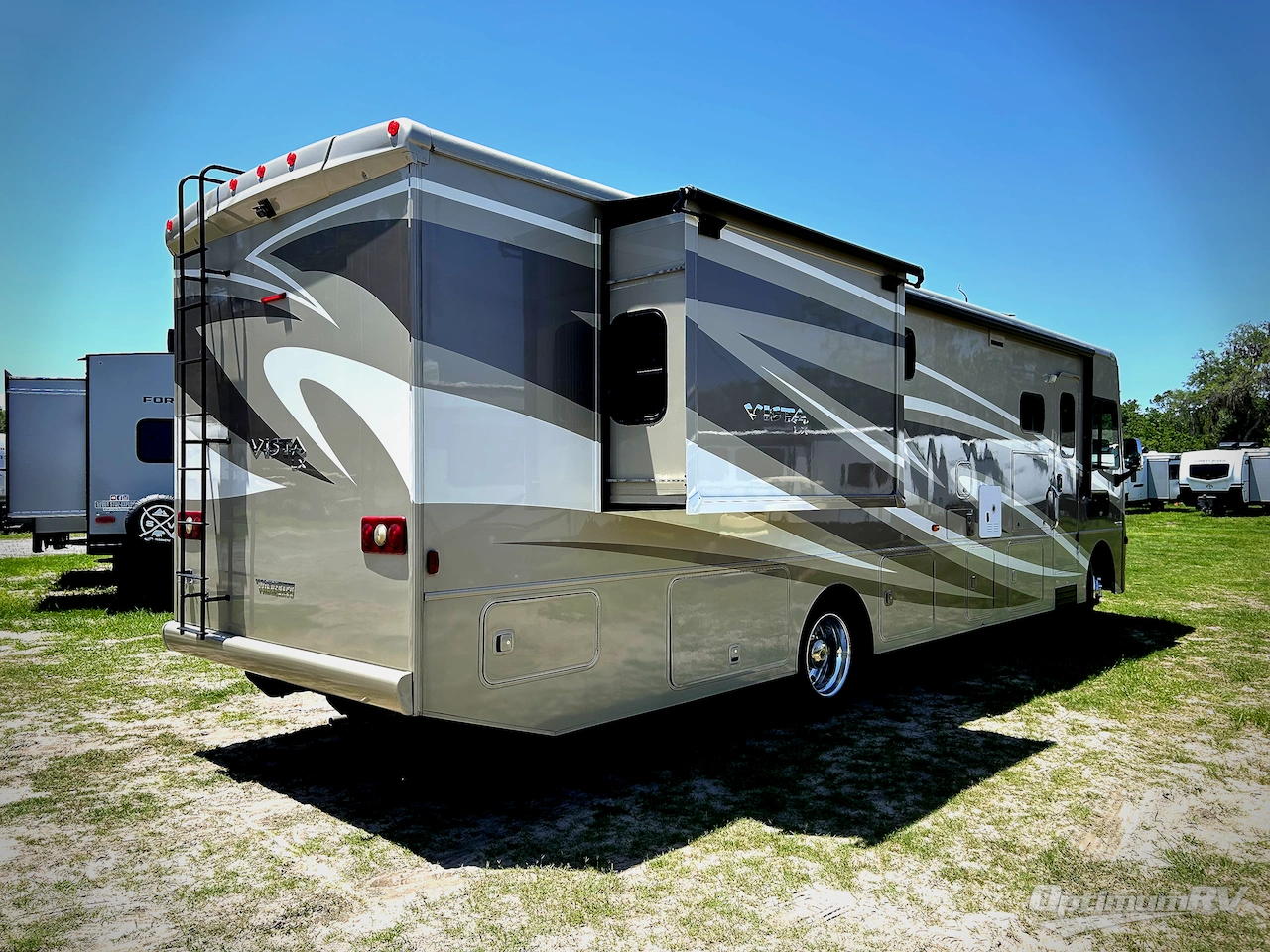 2017 Winnebago Vista LX 35F Photo 2