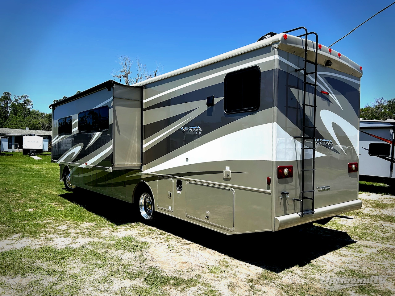 2017 Winnebago Vista LX 35F Photo 3