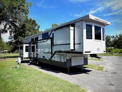 Used 2025 Forest River Wildwood Heritage Glen ROOST43 Featured Photo